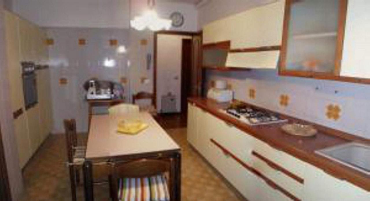 Attico Nel Borgo Apartamento Torri Del Benaco Exterior foto