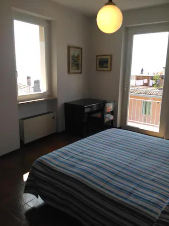Attico Nel Borgo Apartamento Torri Del Benaco Exterior foto