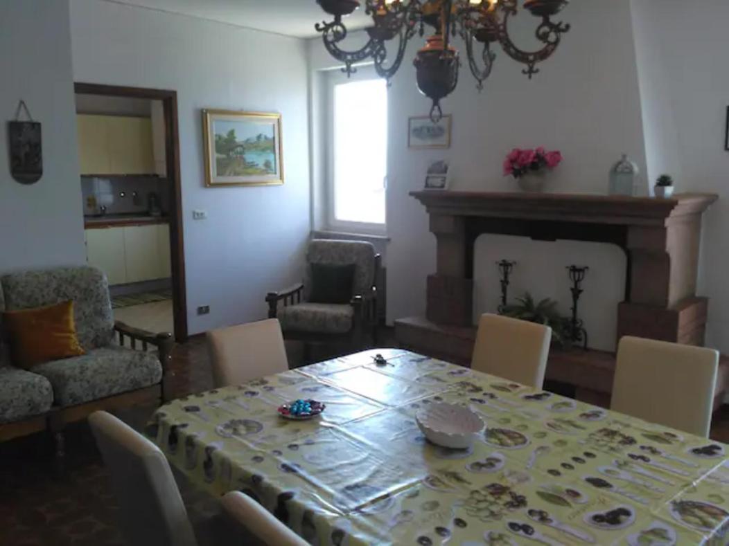 Attico Nel Borgo Apartamento Torri Del Benaco Exterior foto
