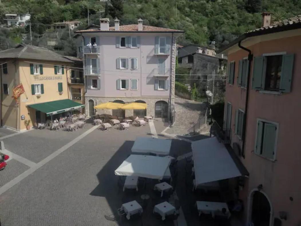 Attico Nel Borgo Apartamento Torri Del Benaco Exterior foto